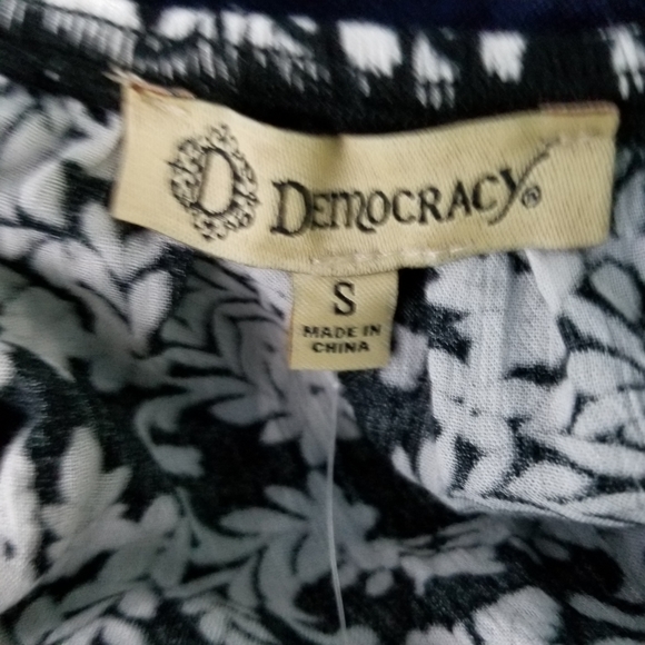 Democracy 3/4 Sleeve Black Print Peasant Blouse Size Small NWT - Picture 6 of 14